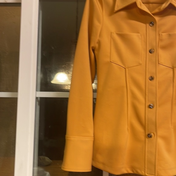 Zara rustic fitted button down shirt. Shirt has stretchy material. - Picture 2 of 4